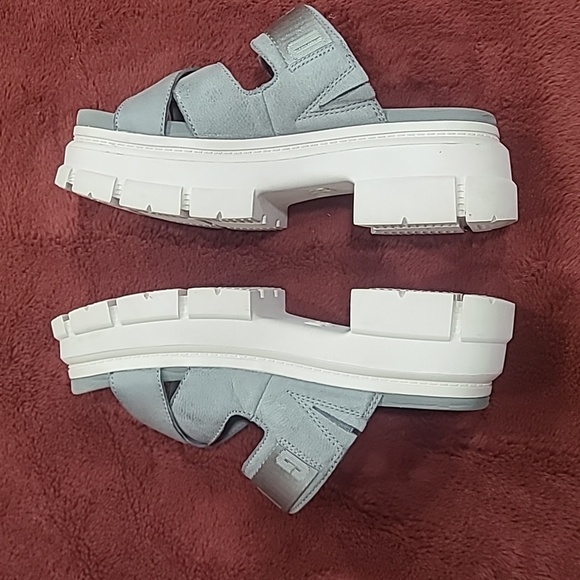 UGG Gray Platform Sandals with Crisscross Straps - Picture 4 of 6